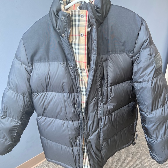 Burberry Men’s Reversible Puffer Coat, size 42 - Picture 5 of 13